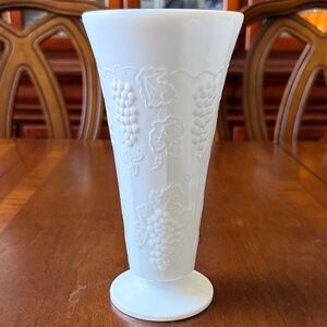 Vintage Indiana Colony Grape Harvest milk glass vase